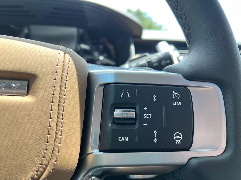 new 2025 Land Rover Discovery car, priced at $87,078