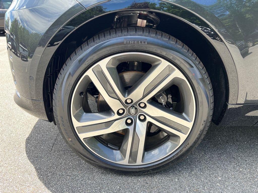 new 2025 Land Rover Discovery car, priced at $87,078