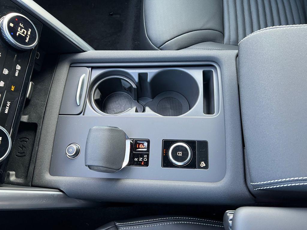 new 2025 Land Rover Discovery car, priced at $79,150