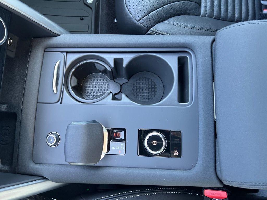 new 2025 Land Rover Discovery car, priced at $67,528