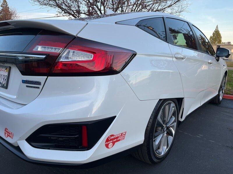 used 2018 Honda Clarity Plug-In Hybrid car, priced at $13,999