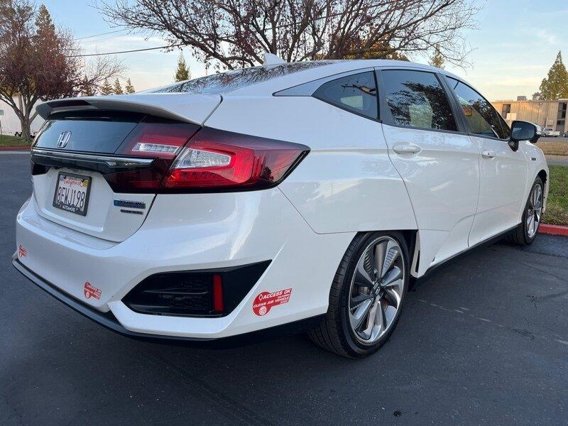 used 2018 Honda Clarity Plug-In Hybrid car, priced at $13,999