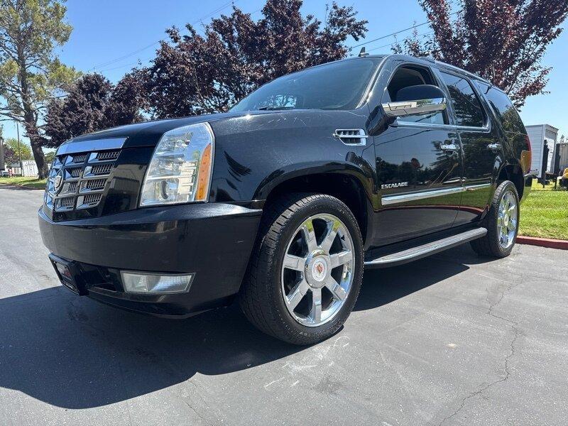 used 2014 Cadillac Escalade car, priced at $13,999