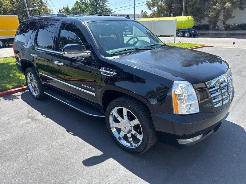 used 2014 Cadillac Escalade car, priced at $13,999