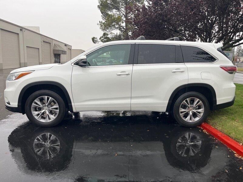 used 2015 Toyota Highlander car, priced at $14,999