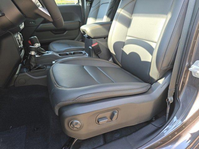 new 2025 Jeep Wrangler car, priced at $51,461