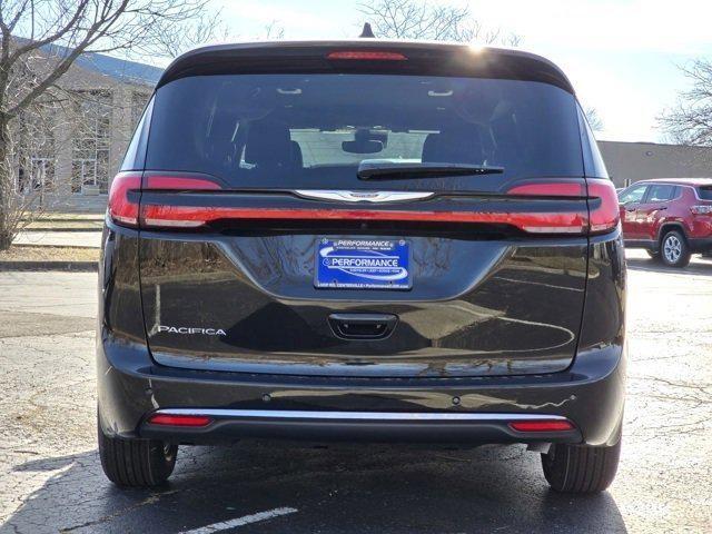 new 2025 Chrysler Pacifica car, priced at $39,576