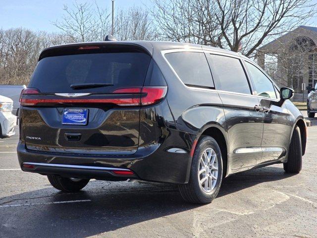 new 2025 Chrysler Pacifica car, priced at $39,576