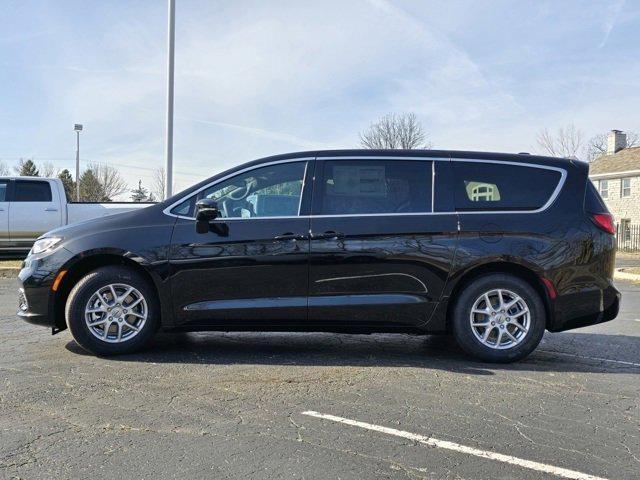 new 2025 Chrysler Pacifica car, priced at $39,576