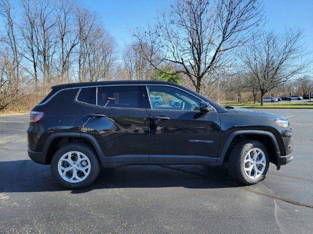 new 2024 Jeep Compass car, priced at $26,250