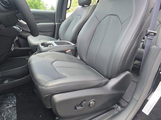 new 2025 Chrysler Pacifica car, priced at $45,109