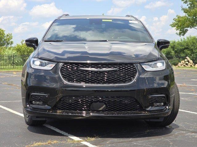 new 2025 Chrysler Pacifica car, priced at $45,109