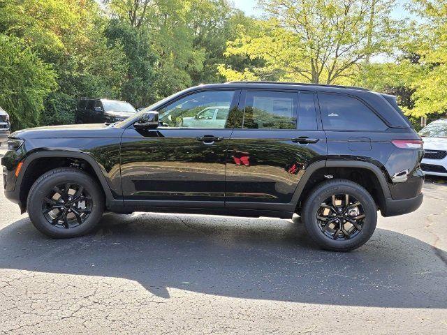 new 2024 Jeep Grand Cherokee car, priced at $38,681