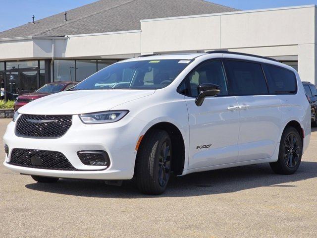 new 2025 Chrysler Pacifica car, priced at $45,109