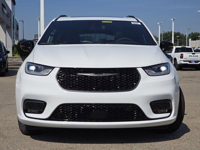new 2025 Chrysler Pacifica car, priced at $45,109