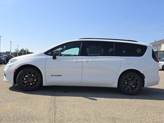 new 2025 Chrysler Pacifica car, priced at $45,109