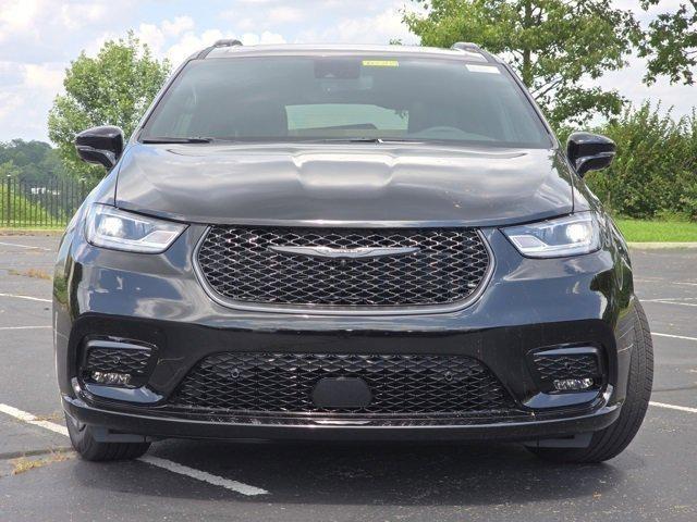 new 2025 Chrysler Pacifica car, priced at $45,109