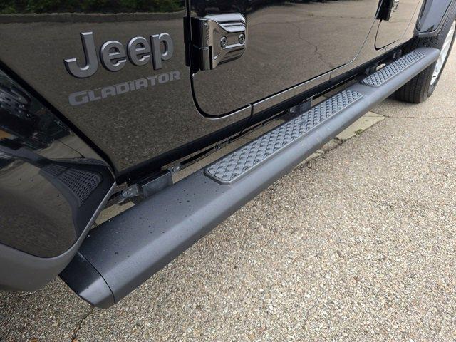 used 2022 Jeep Gladiator car, priced at $31,892