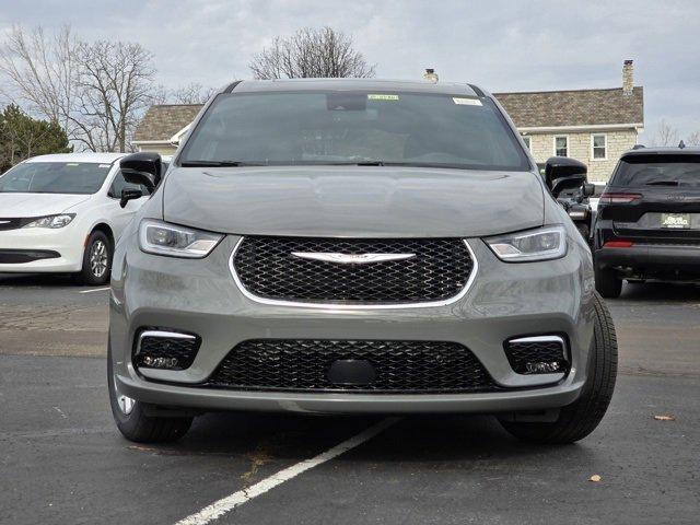 new 2025 Chrysler Pacifica car, priced at $45,611