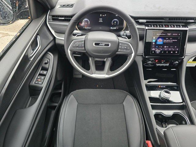 new 2025 Jeep Grand Cherokee car, priced at $40,118