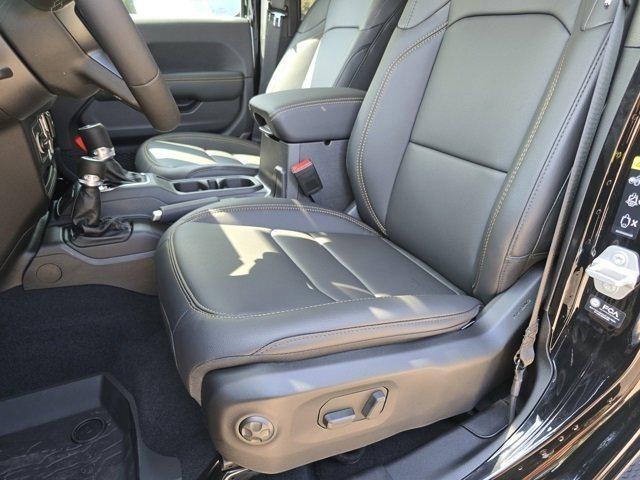 new 2025 Jeep Gladiator car, priced at $43,994
