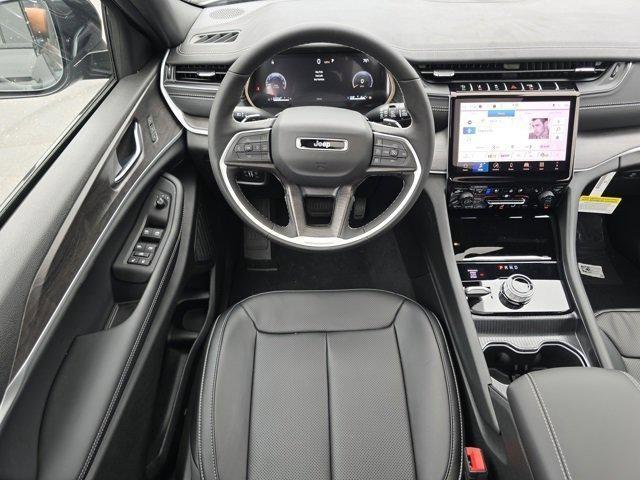 new 2025 Jeep Grand Cherokee car, priced at $46,654
