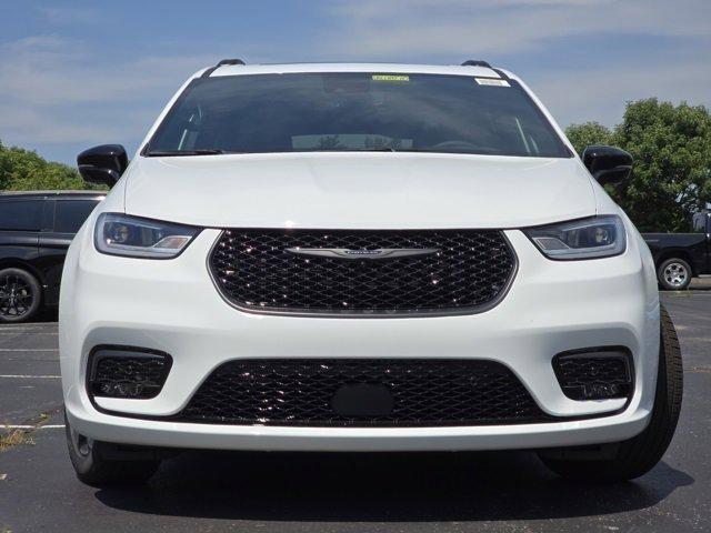 new 2025 Chrysler Pacifica car, priced at $47,703