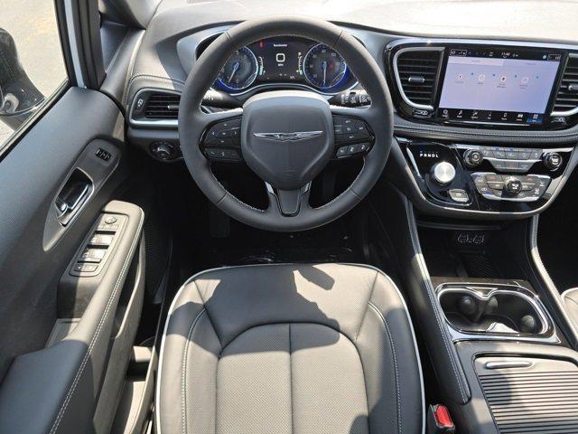 new 2025 Chrysler Pacifica car, priced at $47,703