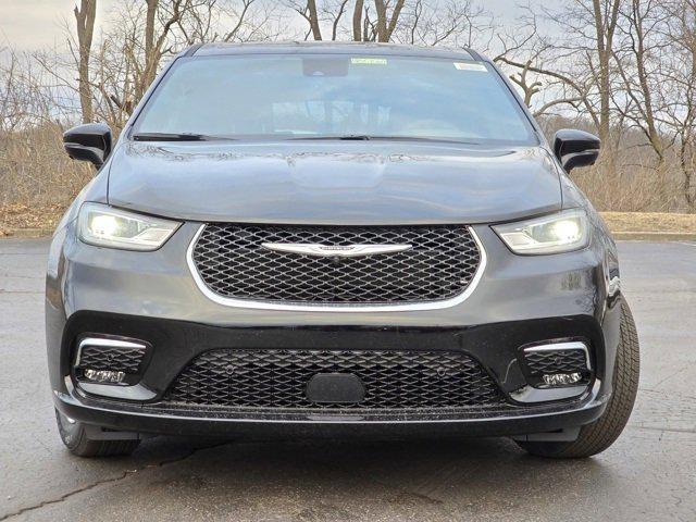 new 2025 Chrysler Pacifica car, priced at $41,348