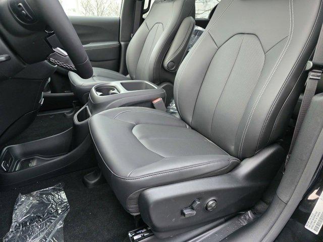new 2025 Chrysler Pacifica car, priced at $41,348