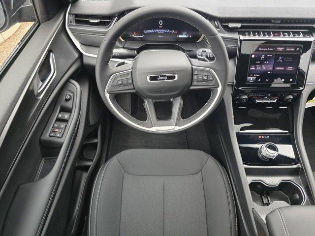 new 2025 Jeep Grand Cherokee car, priced at $34,000