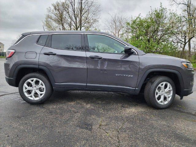 new 2024 Jeep Compass car, priced at $26,250