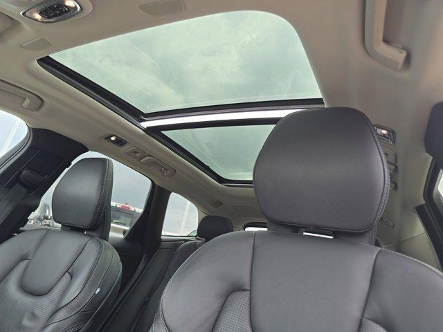used 2021 Volvo XC60 car, priced at $28,922