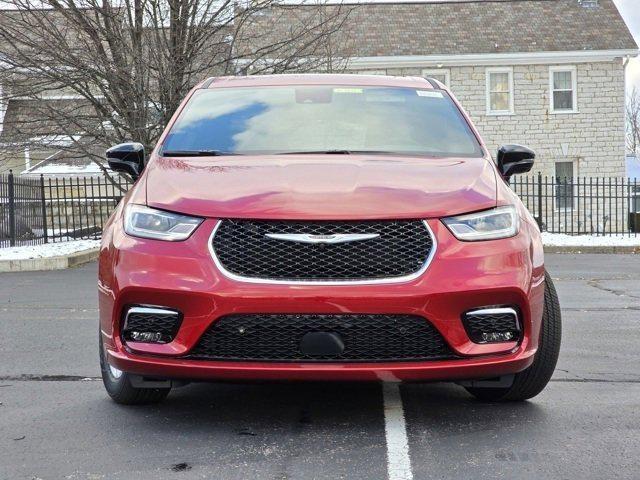 new 2025 Chrysler Pacifica car, priced at $43,247