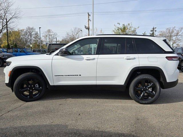 new 2025 Jeep Grand Cherokee car, priced at $46,000