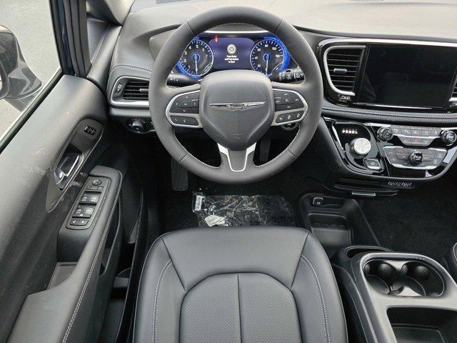 new 2025 Chrysler Pacifica car, priced at $42,315
