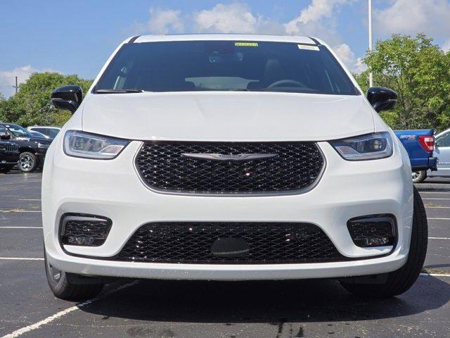 new 2026 Chrysler Pacifica car, priced at $40,469