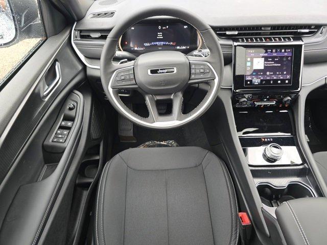 new 2025 Jeep Grand Cherokee car, priced at $32,500