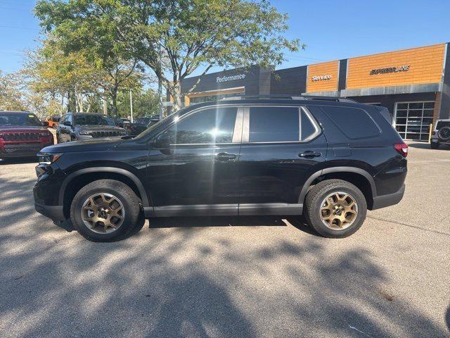 used 2025 Honda Pilot car, priced at $46,847