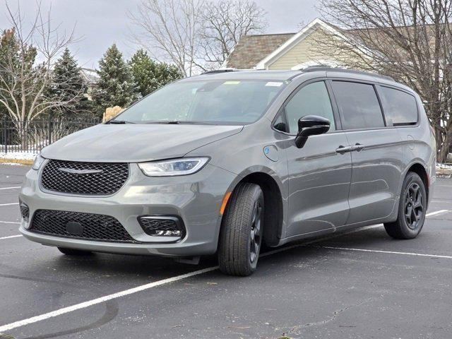 new 2025 Chrysler Pacifica Hybrid car, priced at $43,776