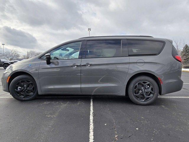 new 2025 Chrysler Pacifica Hybrid car, priced at $43,776