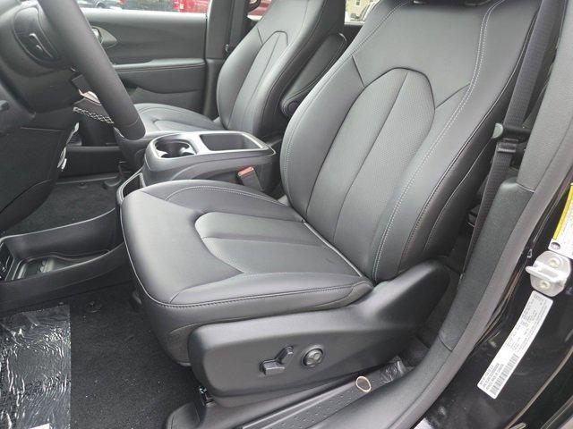 new 2025 Chrysler Voyager car, priced at $39,249
