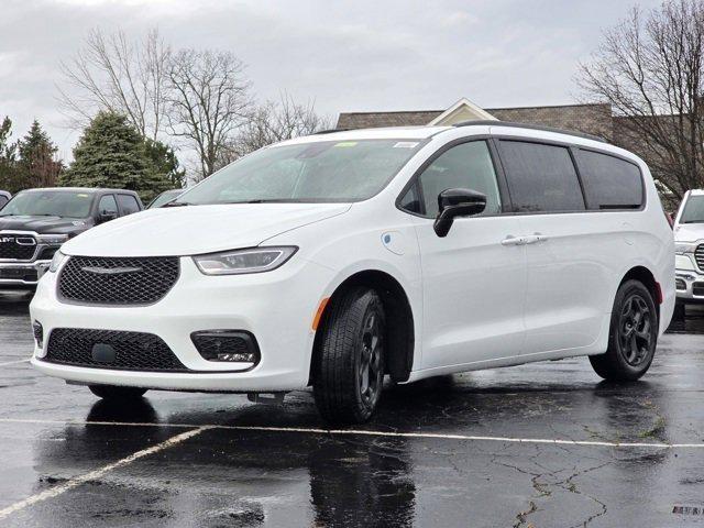 new 2025 Chrysler Pacifica Hybrid car, priced at $42,755