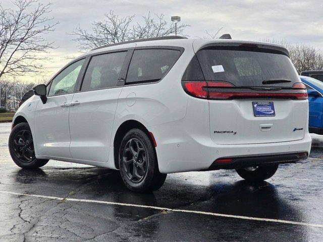 new 2025 Chrysler Pacifica Hybrid car, priced at $42,755