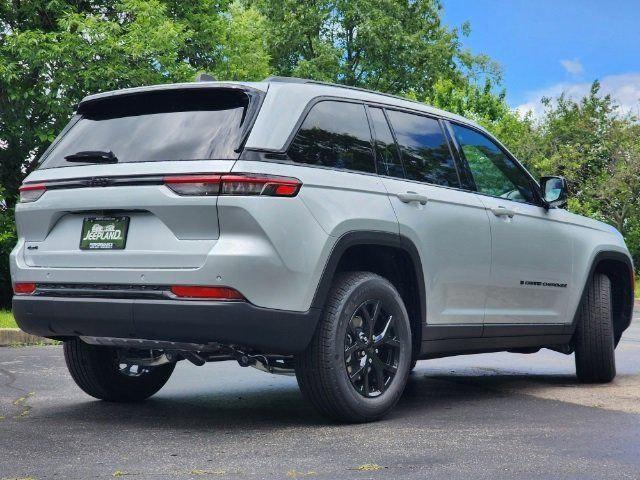 new 2024 Jeep Grand Cherokee car, priced at $38,681