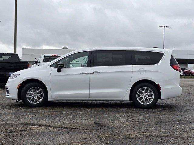 new 2025 Chrysler Pacifica car, priced at $42,349