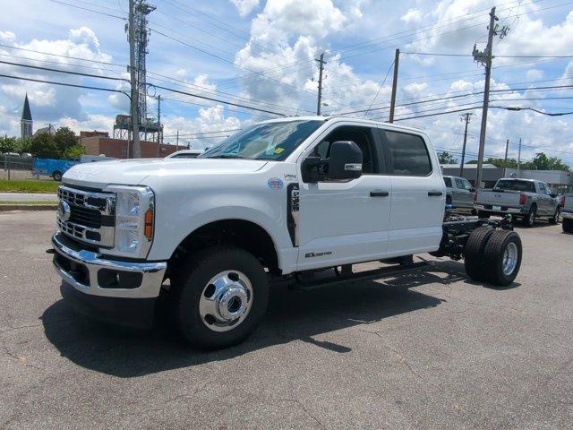 new 2025 Ford F-350 car, priced at $73,520