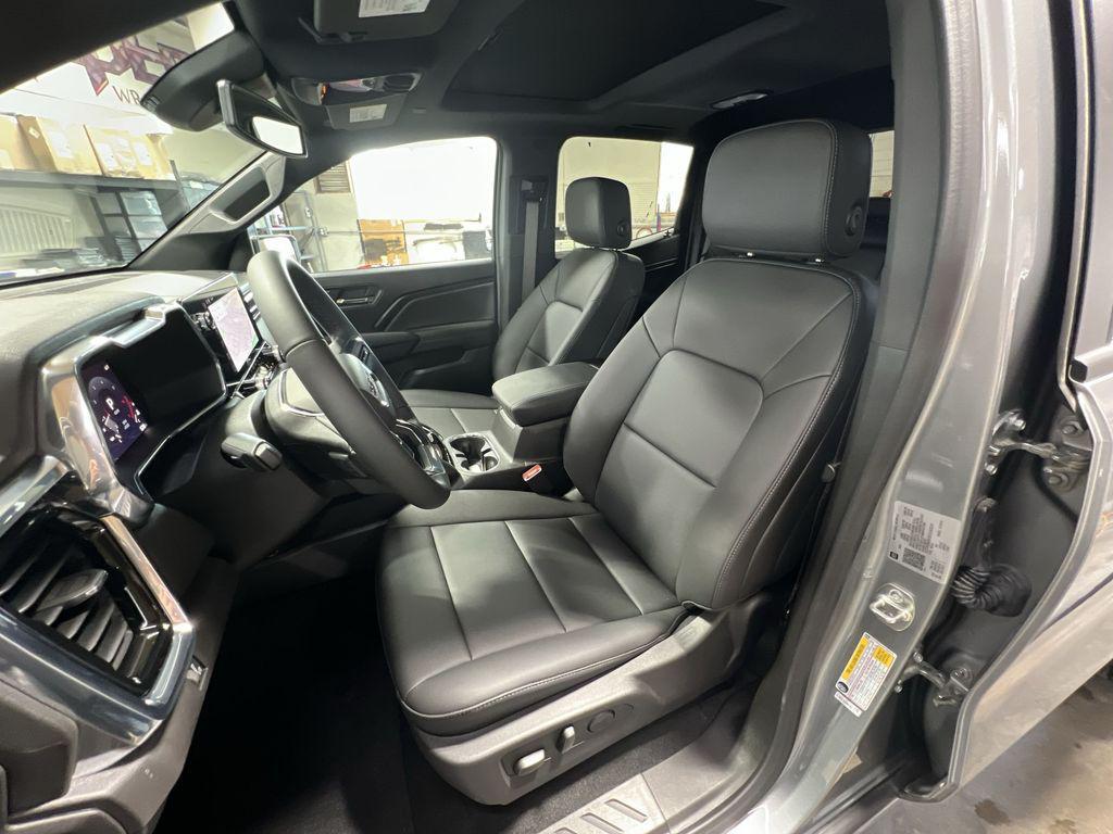 new 2025 GMC Canyon car, priced at $45,336