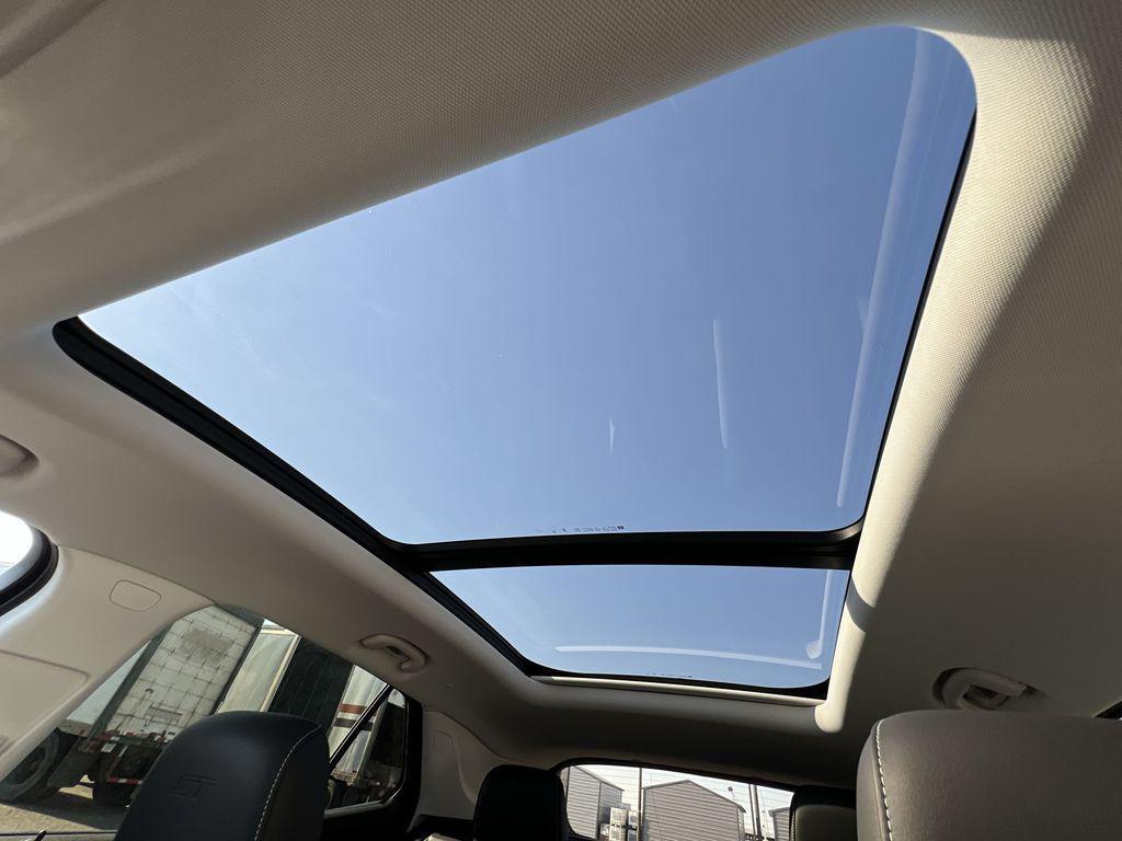 new 2025 Buick Envision car, priced at $40,372