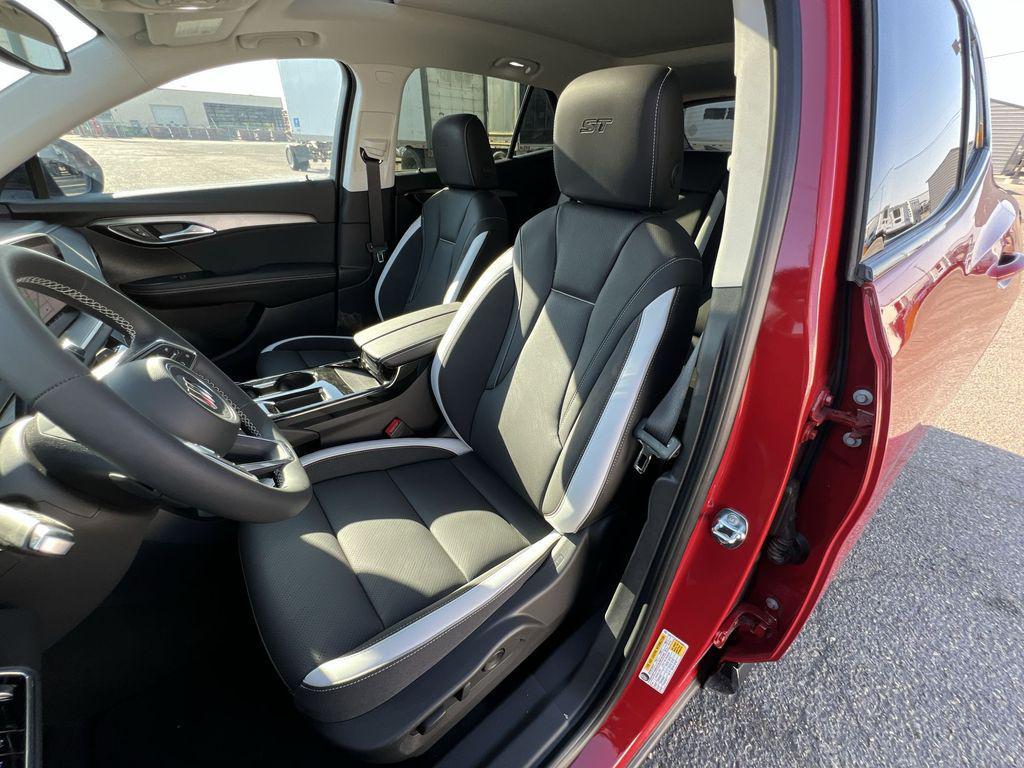 new 2025 Buick Envision car, priced at $40,372